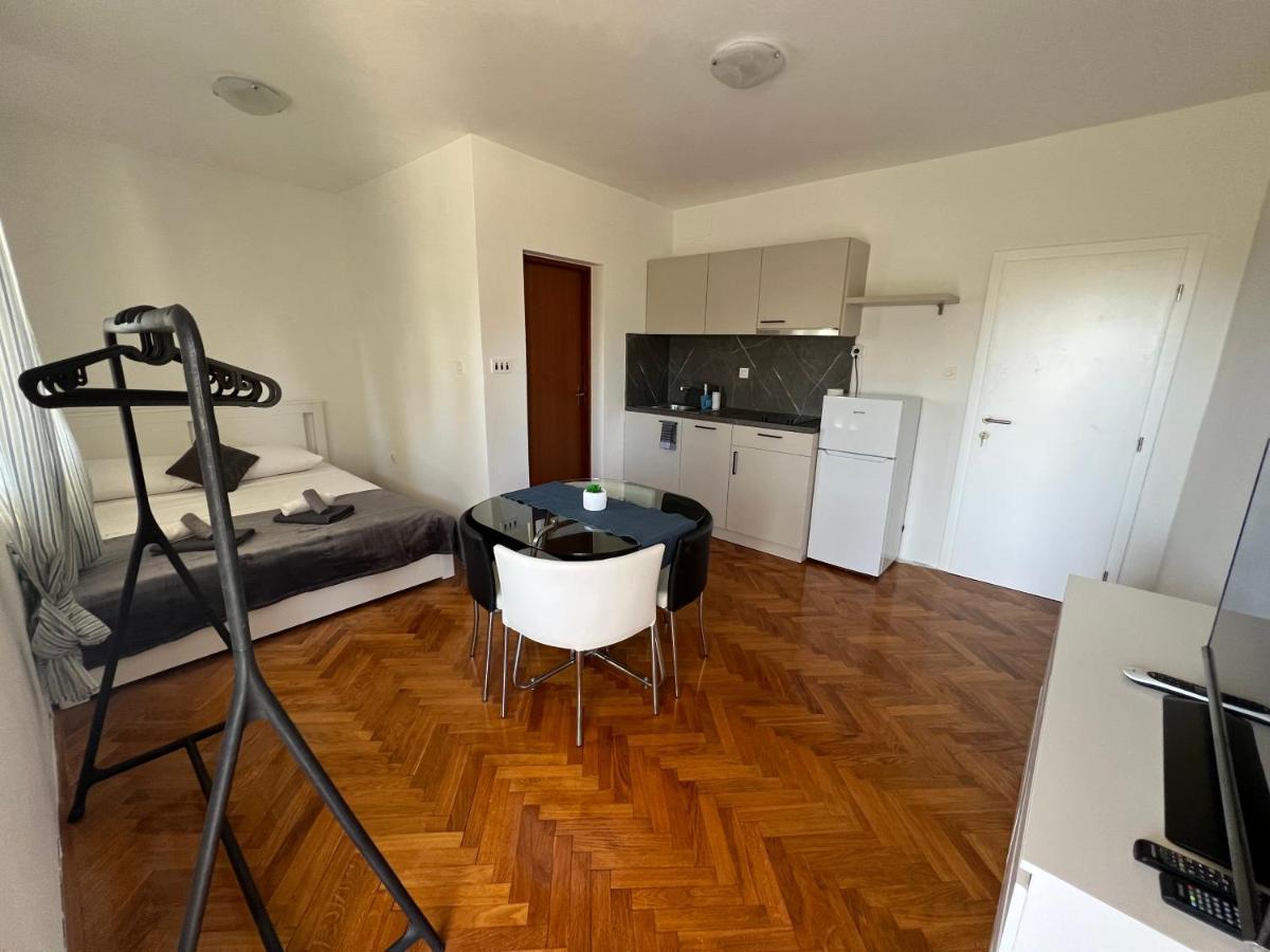 Apartments Antolkovic Ugljan Dış mekan fotoğraf