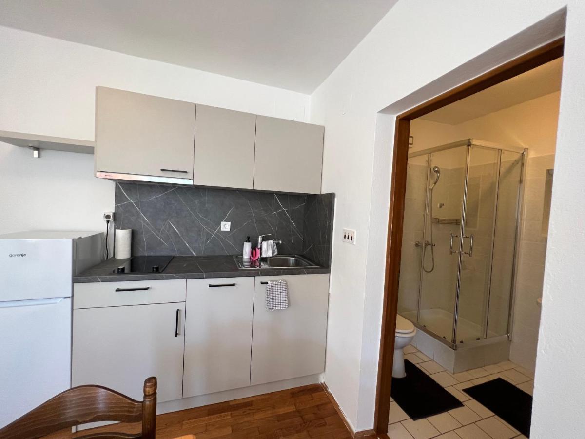 Apartments Antolkovic Ugljan Dış mekan fotoğraf